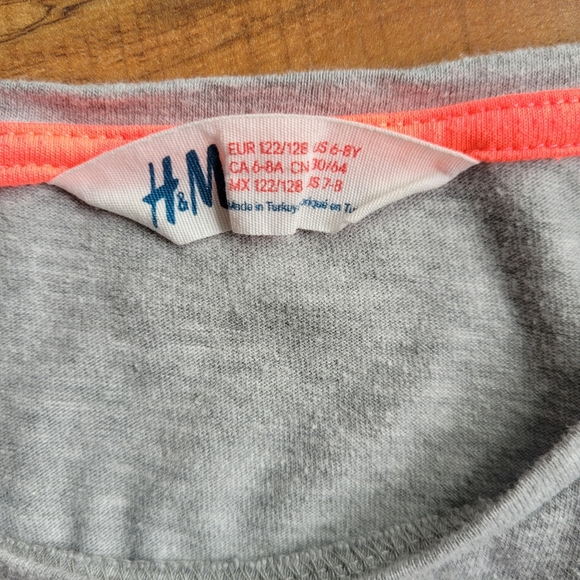 H+M FREE ADD ON Sz 6-8 sequined tee - Picture 3 of 3